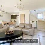 Aspri Petra Rachoni - 3 Bedrooms 7 Guests