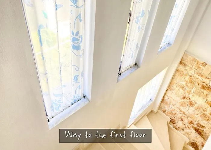 Aspri Petra Rachoni - 3 Bedrooms 7 Guests *