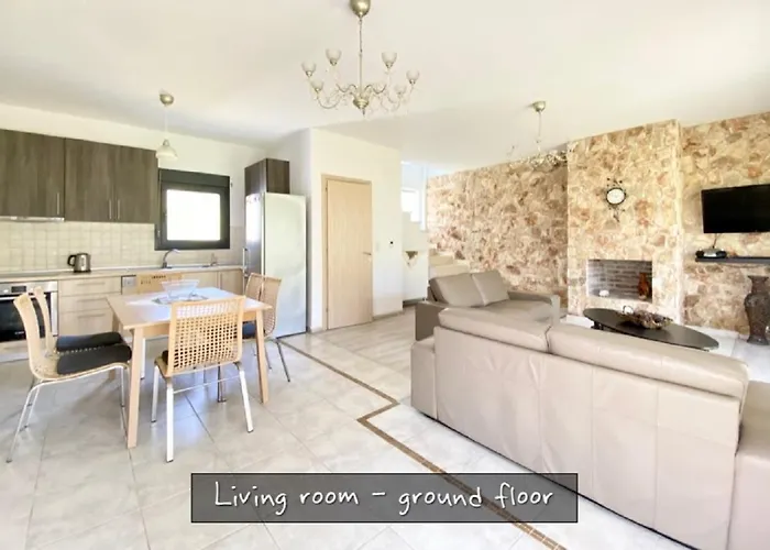 Aspri Petra Rachoni - 3 Bedrooms 7 Guests