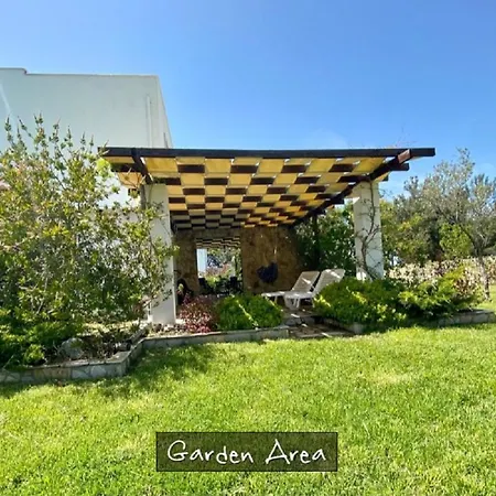 Aspri Petra Rachoni - 3 Bedrooms 7 Guests